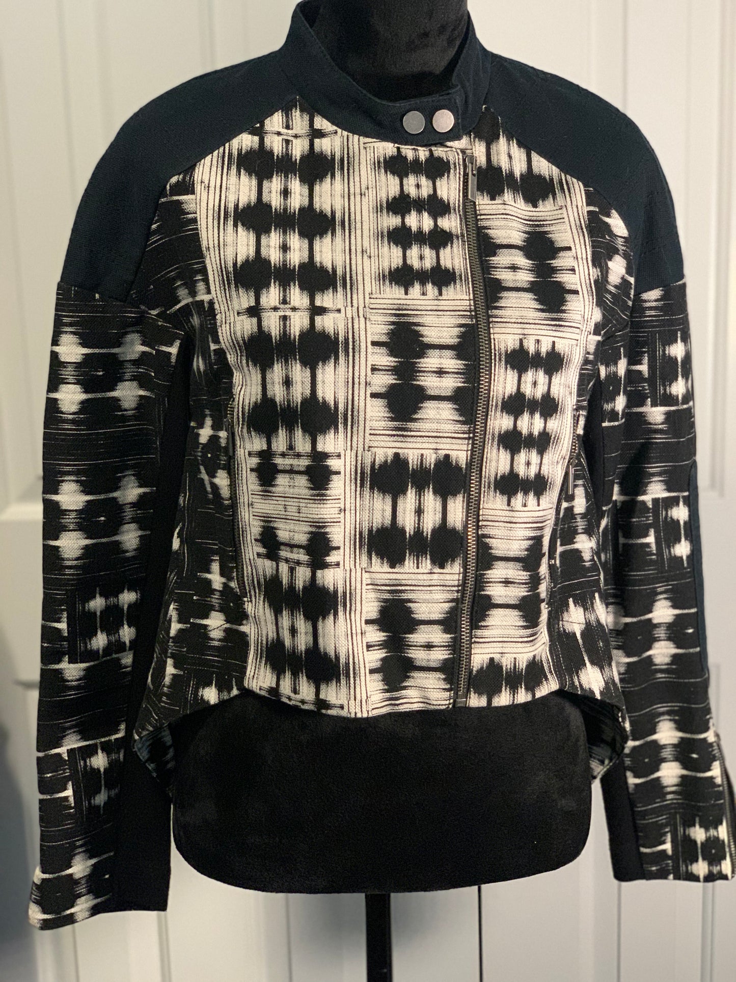 BCBG Women's Crop jacket Black & White Size S