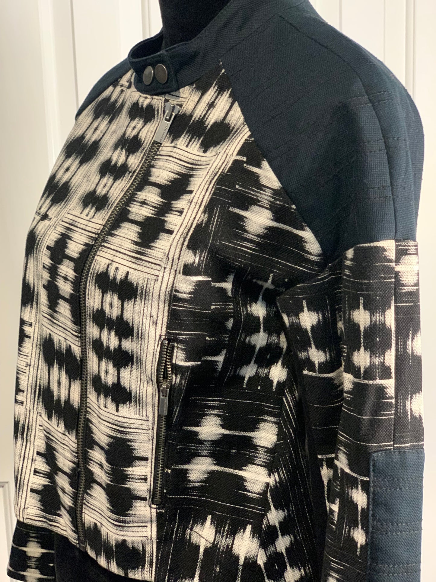 BCBG Women's Crop jacket Black & White Size S